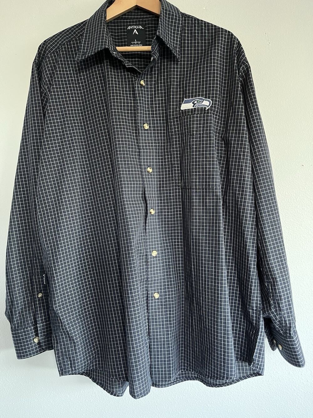Seattle Seahawks Mens L Plaid Button Down Shirt NFL Fan Sports Embroidered Blue